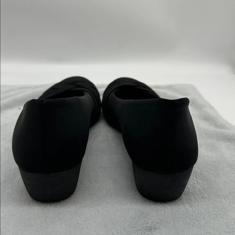 Forever Comfort Women’s Black Slip-on 1.5” Wedge Heeled Shoes Size 7 - Picture 3 of 8